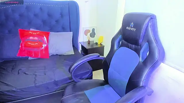 LucyPetit online show from November 21, 12:48 pm