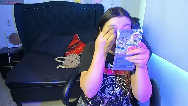 LucyPetit online show from November 25, 1:33 pm