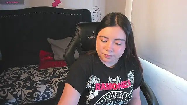 LucyPetit online show from October 30, 12:58 pm