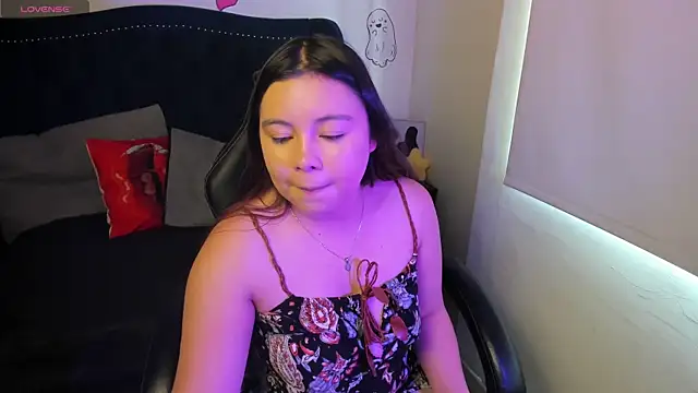 LucyPetit online show from November 12, 1:04 pm