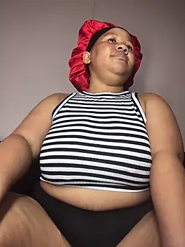 Snapshot of Yellowriider chatting on November 10, 1:27 pm Yellowriider online show from November 10, 1:27 pm