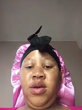 Snapshot of Yellowriider chatting on November 14, 8:51 am Yellowriider online show from November 14, 8:51 am