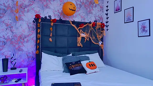 Angelique Angell online show from October 24, 7:35 pm