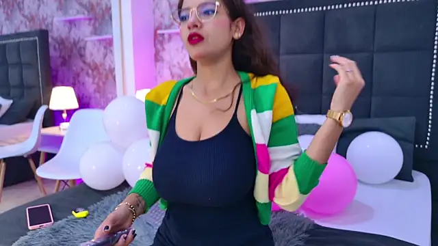 Angelique Angell online show from April 3, 7:53 pm