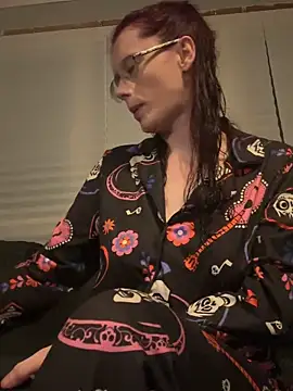 raen001 online show from November 13, 7:51 pm