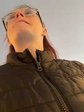 Snapshot of raen001 chatting on September 10, 8:02 am raen001 online show from September 10, 8:02 am