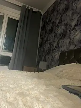 raen001 online show from February 8, 10:07 pm