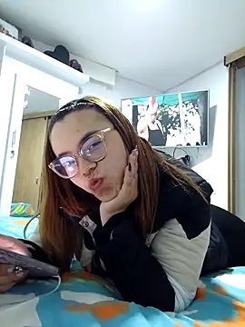 Snapshot of AlissonPeach01 chatting on October 22, 4:23 am AlissonPeach01 online show from October 22, 4:23 am