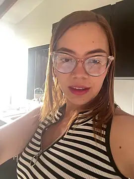 Snapshot of AlissonPeach01 chatting on September 18, 1:25 pm AlissonPeach01 online show from September 18, 1:25 pm