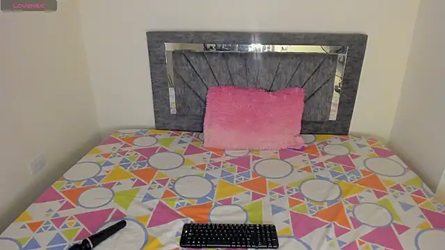 Laurasofia01 online show from April 5, 12:50 am