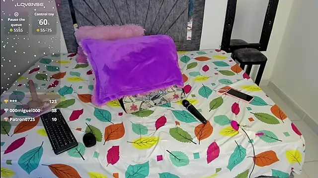 Laurasofia01 online show from October 28, 2:12 am