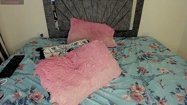 Laurasofia01 online show from April 9, 3:19 am