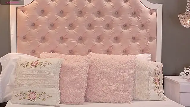 VioletBlaze online show from November 26, 1:33 pm