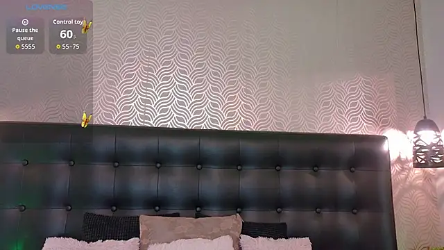 Sharonevanss  online show from November 17, 8:35 pm