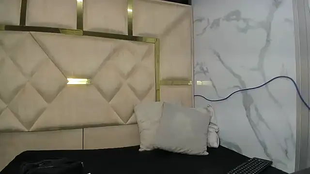 Snapshot of Allisonts69 chatting on November 11, 3:34 am Allisonts69 online show from November 11, 3:34 am