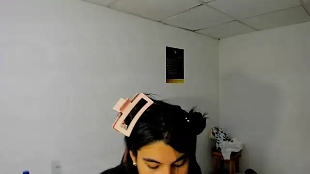 Snapshot of Allisonts69 chatting on December 2, 9:27 pm Allisonts69 online show from December 2, 9:27 pm