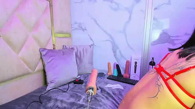 Snapshot of Allisonts69 chatting on February 24, 4:46 am Allisonts69 online show from February 24, 4:46 am