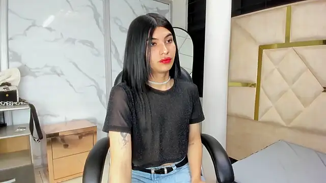 Snapshot of Allisonts69 chatting on December 18, 3:55 am Allisonts69 online show from December 18, 3:55 am