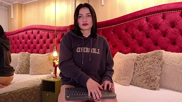 Snapshot of ZaraGold chatting on November 25, 11:16 pm ZaraGold online show from November 25, 11:16 pm