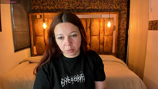 Isa Thompson   online show from November 20, 11:55 am