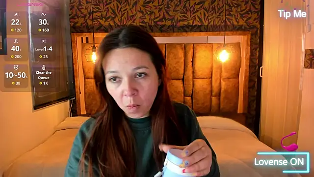 Isa Thompson   online show from October 21, 11:53 am