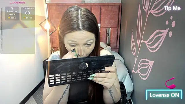 Isa Thompson   online show from October 5, 12:29 pm