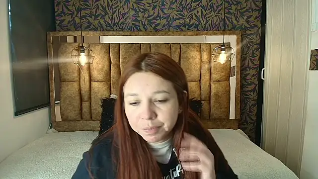 Isa Thompson   online show from February 21, 11:45 am