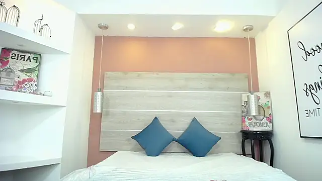 AlexandraCambell online show from November 8, 9:57 am