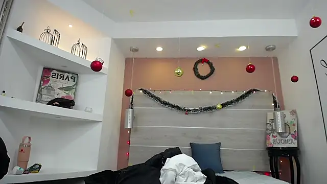 AlexandraCambell online show from December 19, 11:45 am