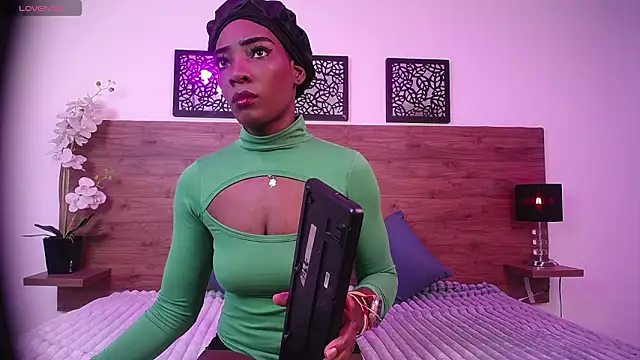 AlexandraCambell online show from February 3, 8:25 pm