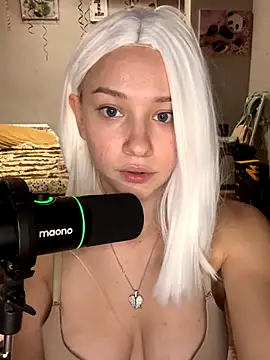 Snapshot of JennaOluretn chatting on October 7, 5:25 pm JennaOluretn online show from October 7, 5:25 pm