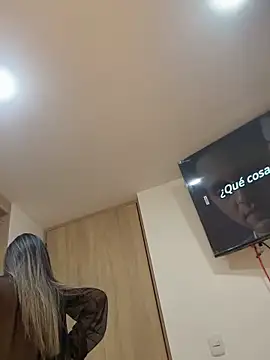 NIQUEILLA8 online show from April 12, 12:47 am