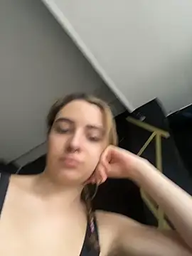 karla-thomsom10 online show from April 9, 4:46 pm