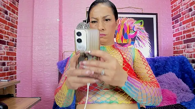 Snapshot of aliaandadara chatting on February 21, 3:52 am aliaandadara online show from February 21, 3:52 am