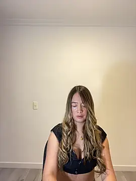 Snapshot of Zara_Ross chatting on October 7, 1:17 am Zara Ross online show from October 7, 1:17 am