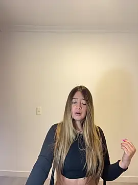 Snapshot of Zara_Ross chatting on October 25, 12:17 pm Zara Ross online show from October 25, 12:17 pm