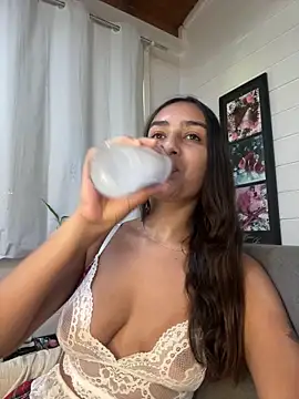 hannahhotwife online show from April 15, 7:07 pm