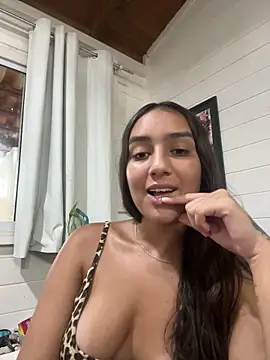 hannahhotwife online show from April 6, 7:59 pm
