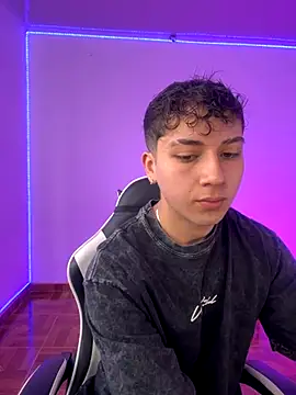 Snapshot of Casper___kyy chatting on September 25, 4:02 pm Casper kyy online show from September 25, 4:02 pm