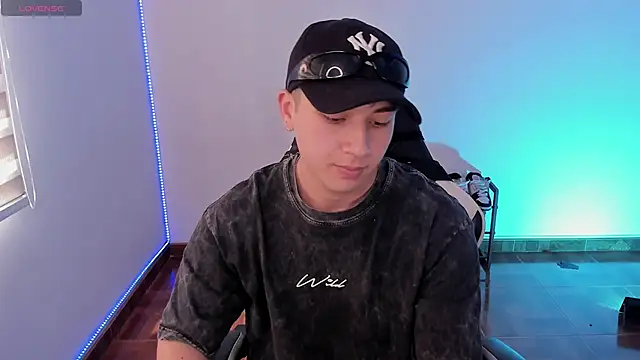 Casper   kyy online show from April 2, 8:04 pm