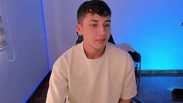 Snapshot of Casper___kyy chatting on February 12, 7:02 pm Casper kyy online show from February 12, 7:02 pm