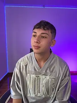 Snapshot of Casper___kyy chatting on February 18, 7:43 pm Casper kyy online show from February 18, 7:43 pm