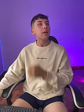 Snapshot of Casper___kyy chatting on February 17, 7:33 pm Casper kyy online show from February 17, 7:33 pm