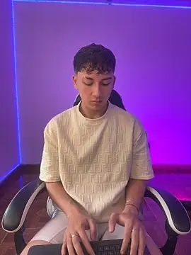 Snapshot of Casper___kyy chatting on November 15, 7:07 pm Casper kyy online show from November 15, 7:07 pm