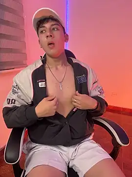 Snapshot of Casper___kyy chatting on October 27, 11:27 pm Casper kyy online show from October 27, 11:27 pm