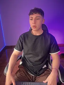 Snapshot of Casper___kyy chatting on December 5, 3:10 pm Casper kyy online show from December 5, 3:10 pm