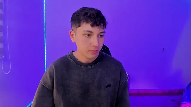 Snapshot of Casper___kyy chatting on December 14, 9:20 pm Casper kyy online show from December 14, 9:20 pm