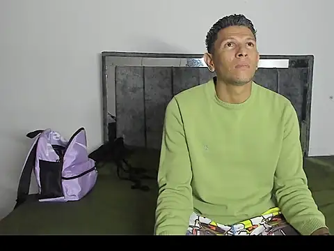 Snapshot of lindoshot_sexlove chatting on September 21, 3:33 am lindoshot sexlove online show from September 21, 3:33 am