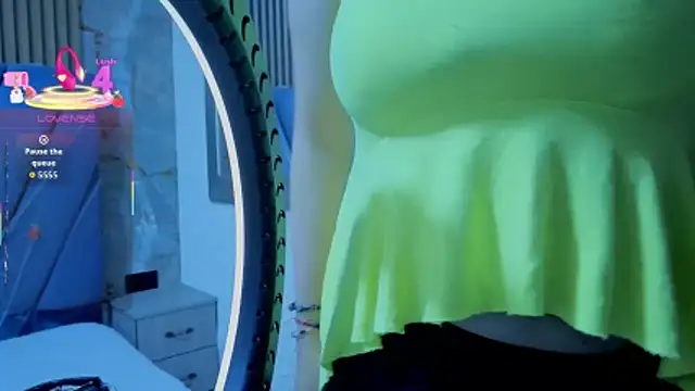 angel  red  online show from October 31, 3:25 am