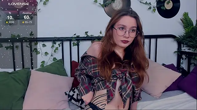 Snapshot of LanaAirlie chatting on October 12, 10:05 am LanaAirlie online show from October 12, 10:05 am